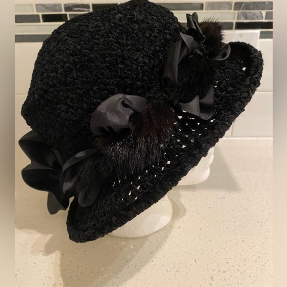 Crochet brimmed Hat - Picture 4 of 4